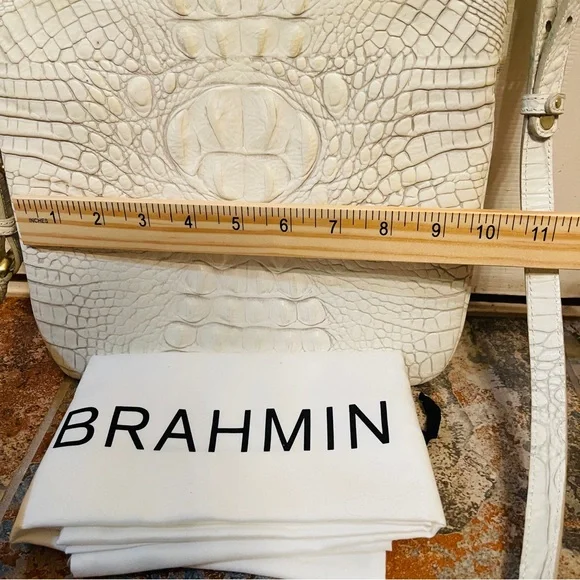 VINTAGE BRAHMIN JODY WHITE IVORY MELBOURNE GENUINE LEATHER CROSSBODY BAG!!